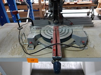 Versteekzaag bosh op houten werktafel - afbeelding 5 van  8