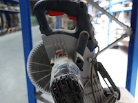 Versteekzaag bosh op houten werktafel - afbeelding 7 van  8