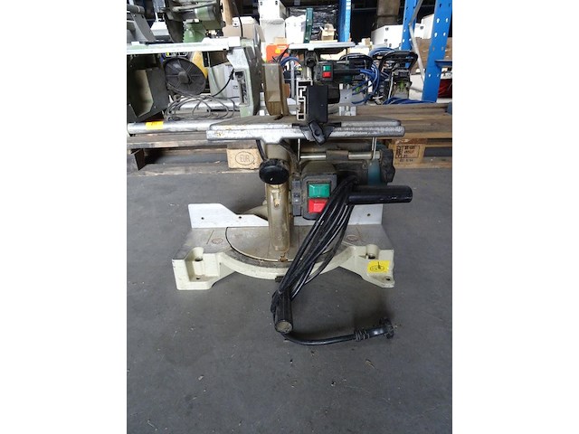 Verstek/tafelzaag makita - afbeelding 1 van  5