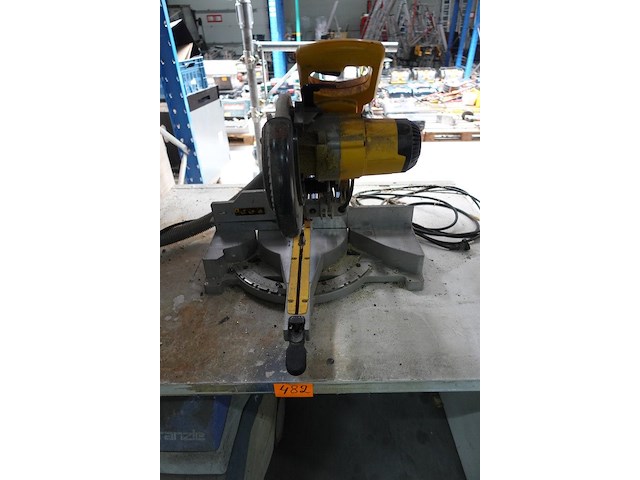 Verstekzaag dewalt + stofzuiger kranzle - afbeelding 1 van  10