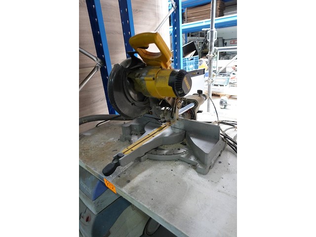Verstekzaag dewalt + stofzuiger kranzle - afbeelding 2 van  10