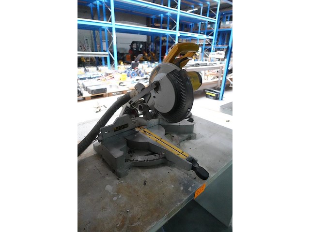 Verstekzaag dewalt + stofzuiger kranzle - afbeelding 5 van  10