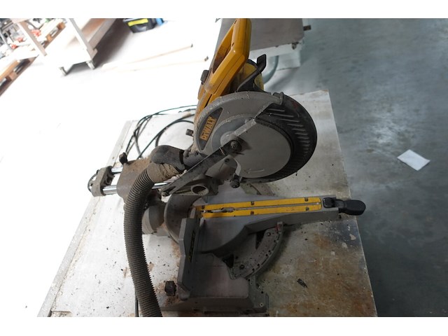 Verstekzaag dewalt + stofzuiger kranzle - afbeelding 6 van  10