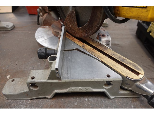 Verstekzaag dewalt - afbeelding 4 van  5