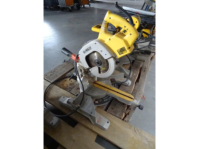 Verstekzaag dewalt - afbeelding 1 van  4