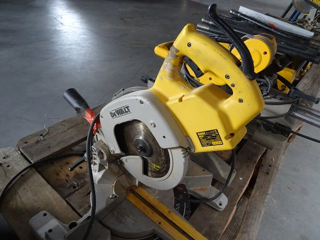 Verstekzaag dewalt - afbeelding 3 van  4