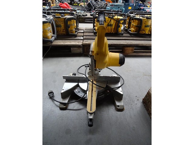 Verstekzaag dewalt - afbeelding 1 van  4