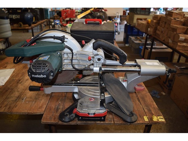 Verstekzaag metabo 220v - afbeelding 1 van  7