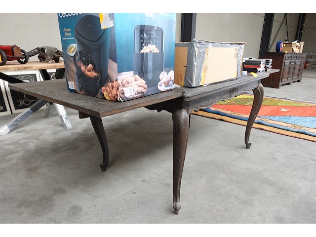 Verstelbare houten tafel met diversen - afbeelding 8 van  8