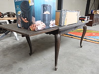 Verstelbare houten tafel met diversen - afbeelding 8 van  8