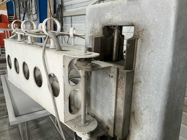 Verticale freesmachine - afbeelding 8 van  9