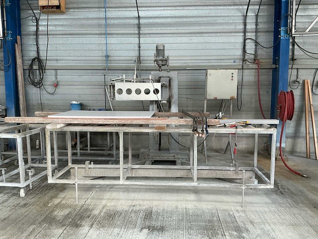 Verticale freesmachine - afbeelding 1 van  9