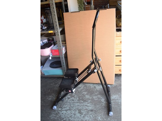 Verticale klimtrainer voor een full body workout - afbeelding 1 van  6