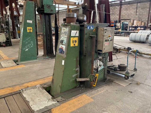 Verticale lasnaad rolmachine - afbeelding 1 van  6