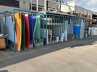 Verticale magazijnrekken voor plaatmateriaal met inhoud (4x) - afbeelding 1 van  6