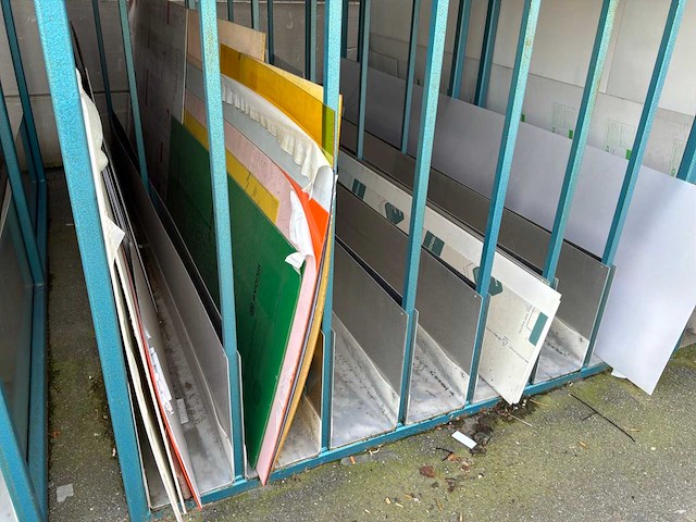 Verticale magazijnrekken voor plaatmateriaal met inhoud (4x) - afbeelding 4 van  6