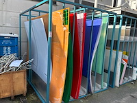 Verticale magazijnrekken voor plaatmateriaal met inhoud (4x) - afbeelding 1 van  3