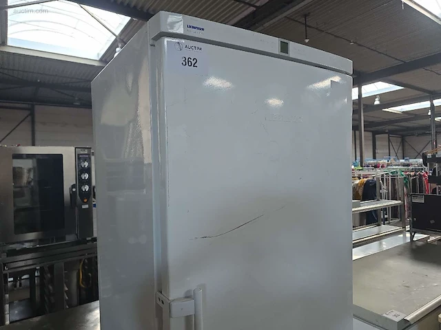 Verticale vrieskast liebher premium no frost - afbeelding 1 van  4