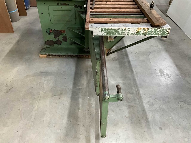 Vertongen paneelcirkelzaagmachine: robuust en functioneel - afbeelding 10 van  10