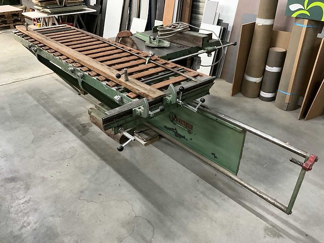 Vertongen paneelcirkelzaagmachine: robuust en functioneel - afbeelding 1 van  10