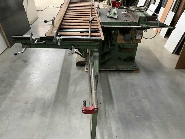 Vertongen paneelcirkelzaagmachine: robuust en functioneel - afbeelding 4 van  10