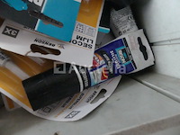 Verven, lijmen & producten - afbeelding 13 van  27