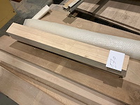 Verzaagde houten planken en balken - afbeelding 2 van  6