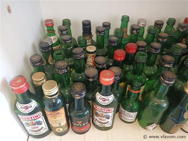 Verzamel drankflesjes leeg. 70 stuks - afbeelding 2 van  4