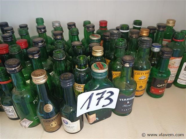 Verzamel drankflesjes leeg. 70 stuks - afbeelding 3 van  4