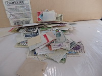 Verzameling divers in 2 boeken veel losse zegels - afbeelding 1 van  5