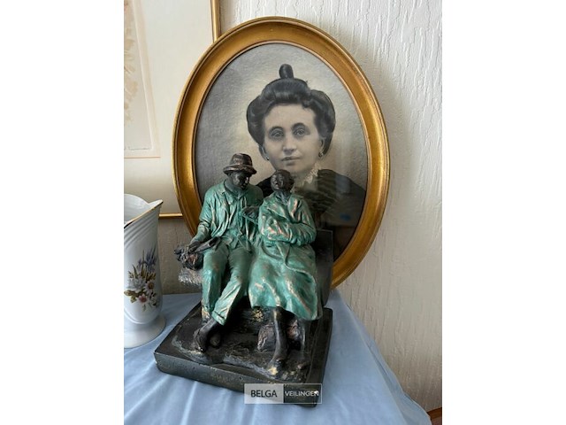 Verzameling diverse antieke en decoratieve objecten - afbeelding 2 van  6