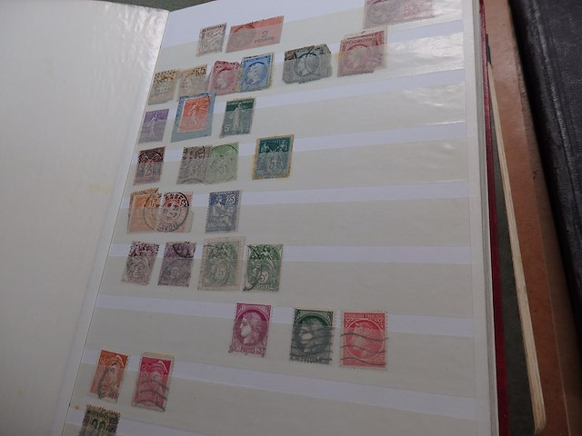 Verzameling diverse lande oa hongarije veel losse zegels - afbeelding 1 van  7