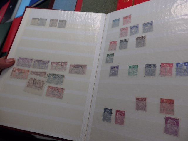 Verzameling diverse lande oa hongarije veel losse zegels - afbeelding 2 van  7