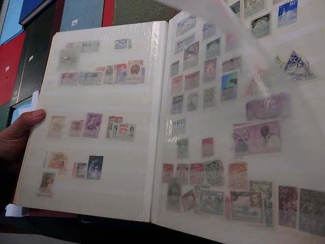Verzameling diverse lande oa hongarije veel losse zegels - afbeelding 5 van  7