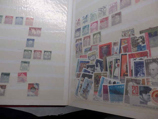 Verzameling diverse landen veel losse zegels - afbeelding 1 van  6