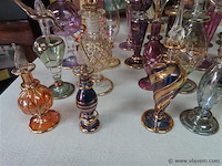 Verzameling glazen parfumflesjes 31 stuks - afbeelding 2 van  9