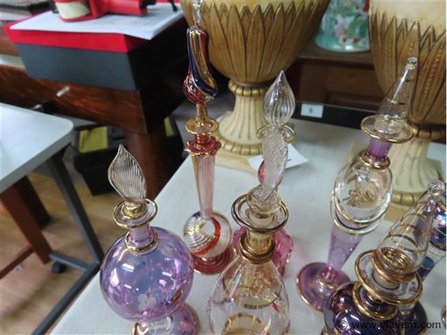 Verzameling glazen parfumflesjes 31 stuks - afbeelding 7 van  9