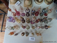 Verzameling glazen parfumflesjes 31 stuks - afbeelding 8 van  9