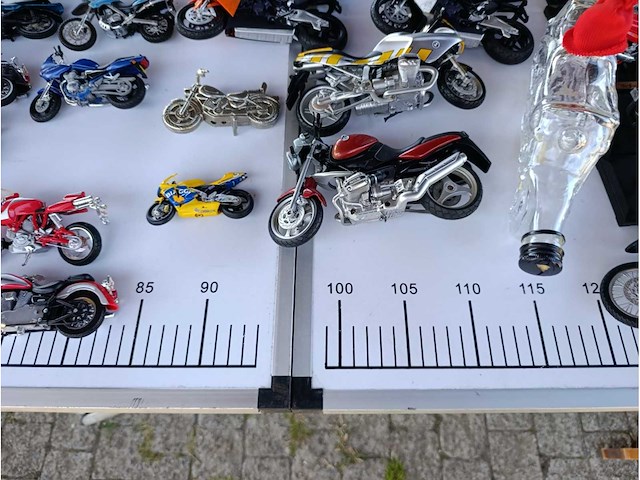 Verzameling miniatuur motoren – unieke schaalmodellen - afbeelding 6 van  9