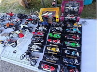 Verzameling miniatuur motoren – unieke schaalmodellen - afbeelding 9 van  9