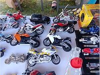 Verzameling miniatuur motoren – unieke schaalmodellen - afbeelding 5 van  9