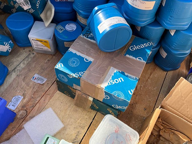 Verzameling ongebruikte freesgereedschappen - afbeelding 11 van  17