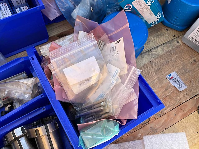 Verzameling ongebruikte freesgereedschappen - afbeelding 4 van  17