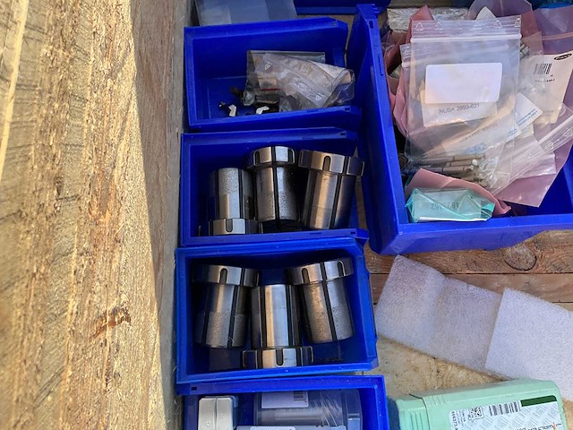 Verzameling ongebruikte freesgereedschappen - afbeelding 15 van  17