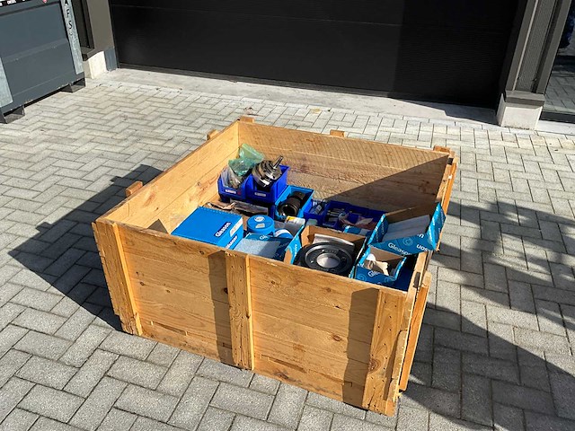 Verzameling ongebruikte freesgereedschappen - afbeelding 1 van  17