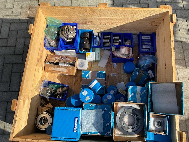 Verzameling ongebruikte freesgereedschappen - afbeelding 16 van  17