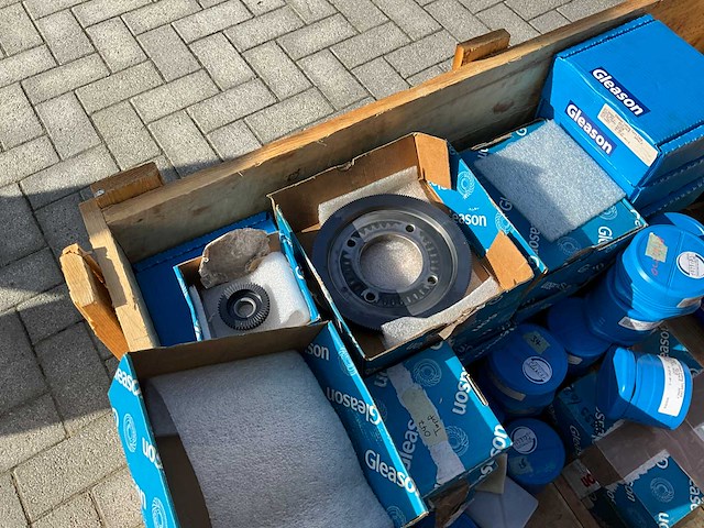 Verzameling ongebruikte freesgereedschappen - afbeelding 5 van  17