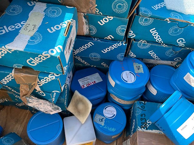 Verzameling ongebruikte freesgereedschappen - afbeelding 13 van  17