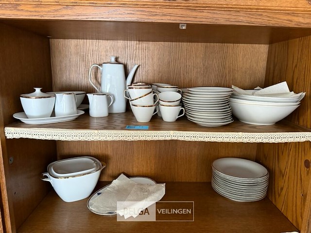 Verzameling porseleinen servies - afbeelding 1 van  7
