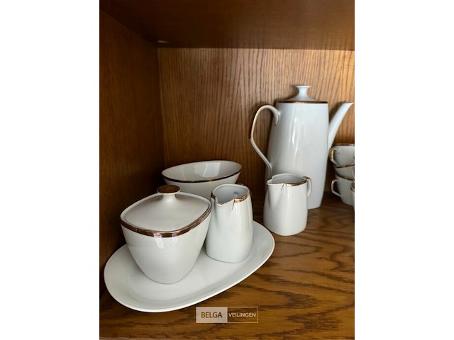 Verzameling porseleinen servies - afbeelding 2 van  7